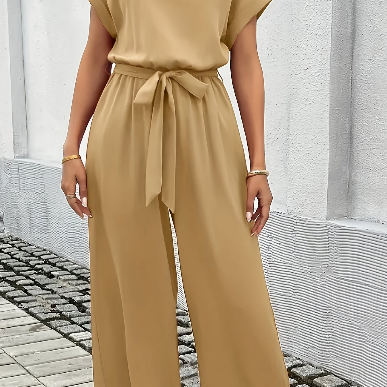 Damen Sommer Jumpsuit mit Rundhals und Gürtel