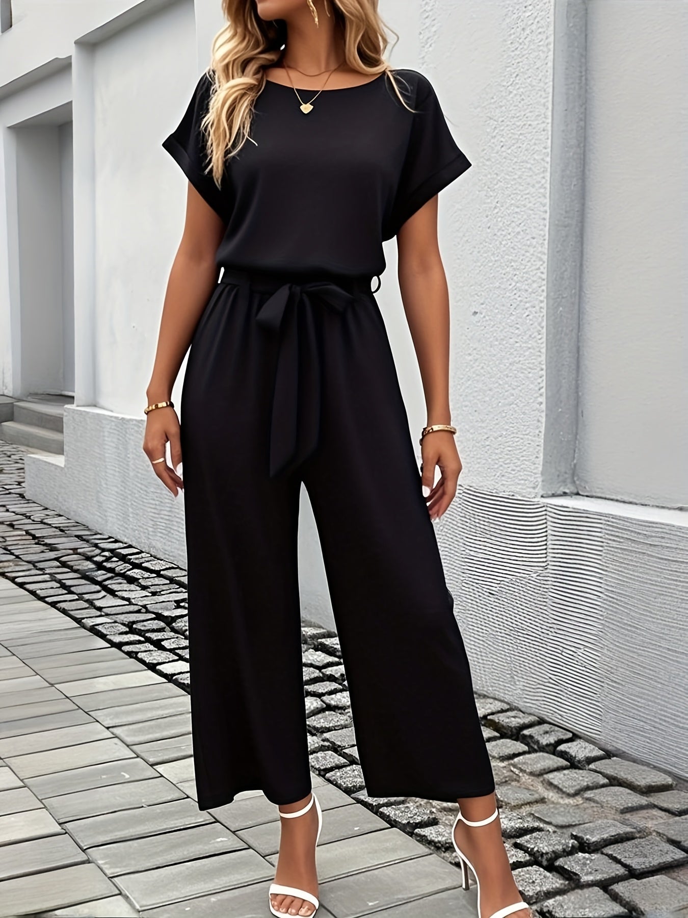 Damen Sommer Jumpsuit mit Rundhals und Gürtel