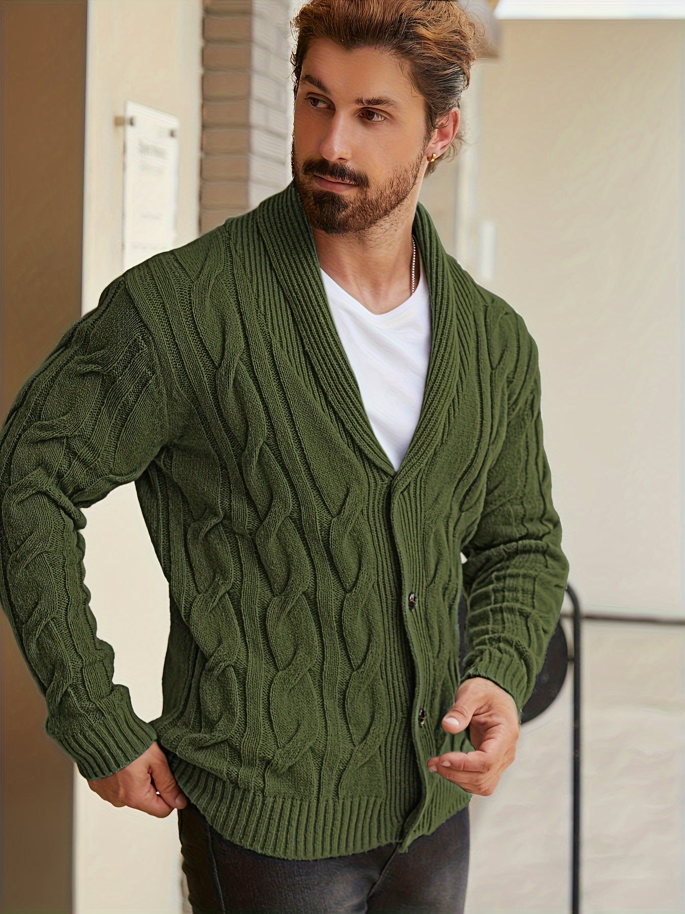 Herren Strickjacke mit Zopfmuster und Knöpfen
