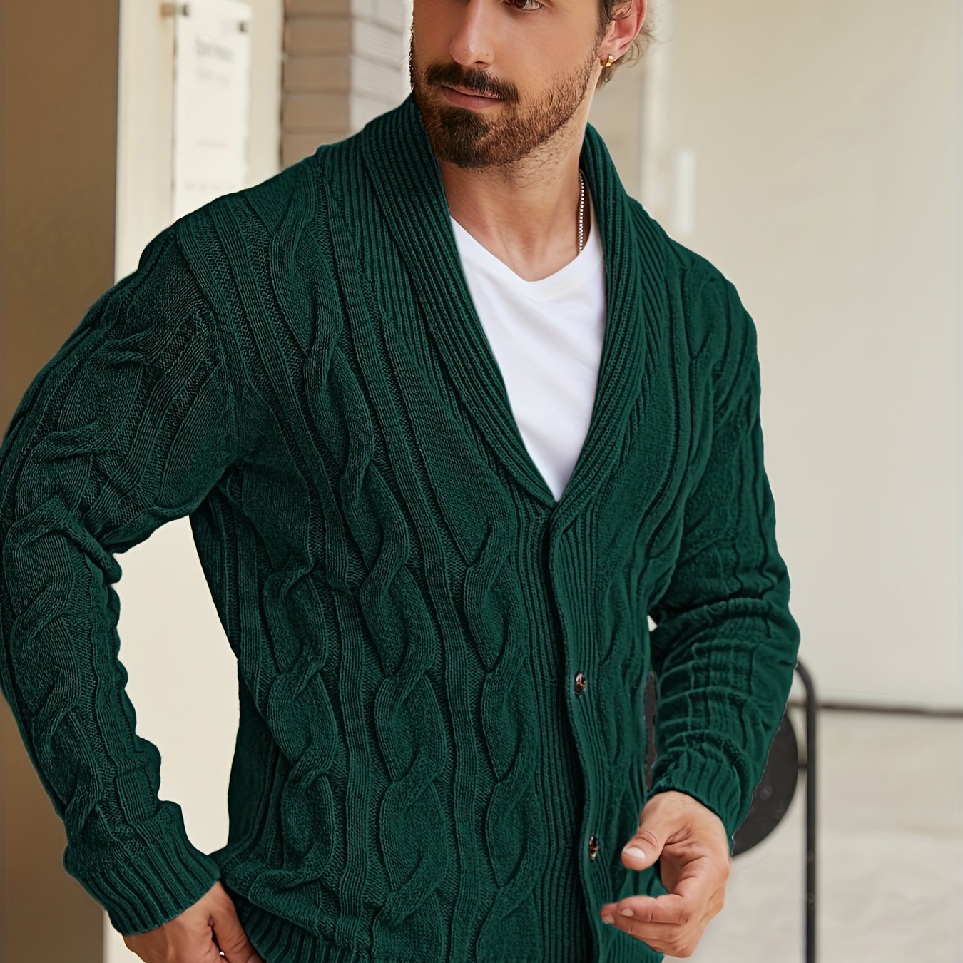 Herren Strickjacke mit Zopfmuster und Knöpfen