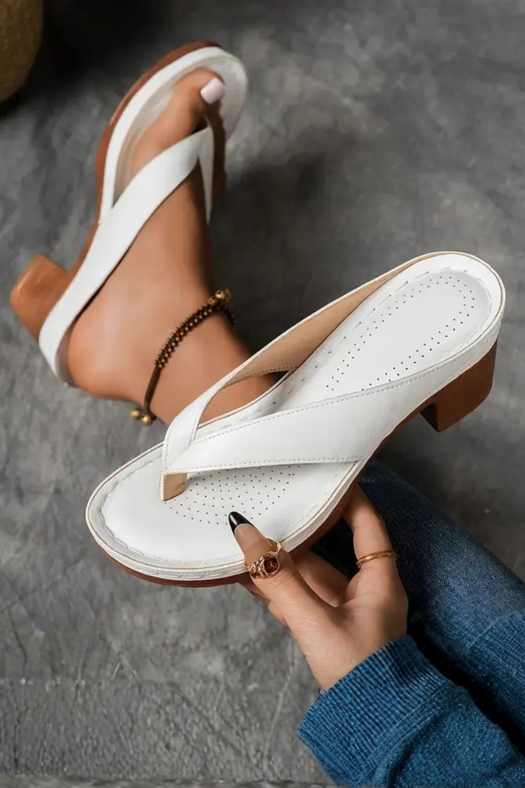 Felicity Damen Sandalen – Zehensteg & Blockabsatz Metallisch Elegant