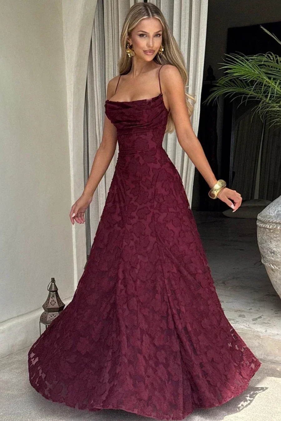 Rose Damen Maxikleid – Spaghettiträger & Rückenfrei mit Schnürung Floral Elegant