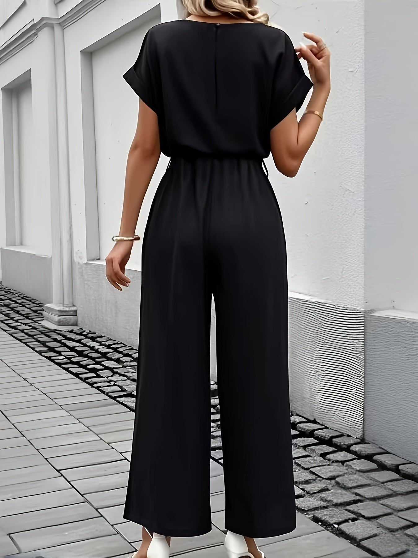 Damen Sommer Jumpsuit mit Rundhals und Gürtel