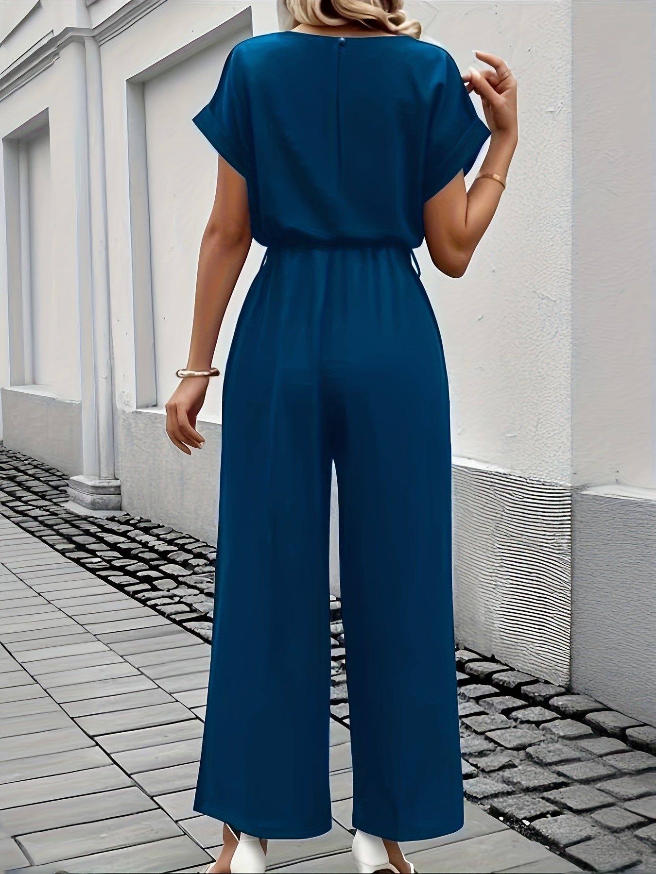 Damen Sommer Jumpsuit mit Rundhals und Gürtel