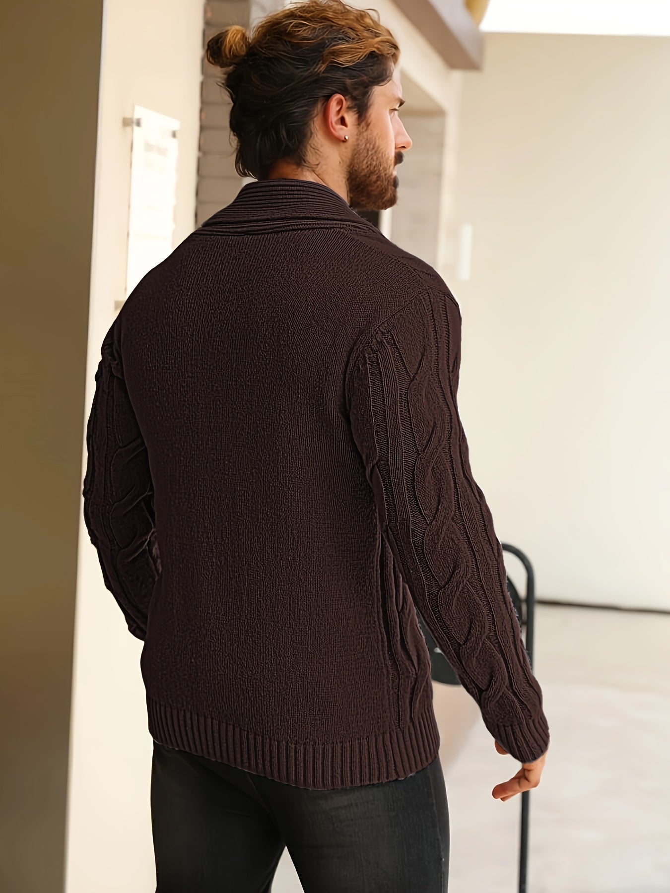 Herren Strickjacke mit Zopfmuster und Knöpfen