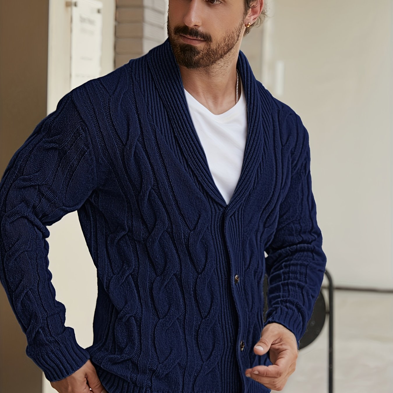 Herren Strickjacke mit Zopfmuster und Knöpfen