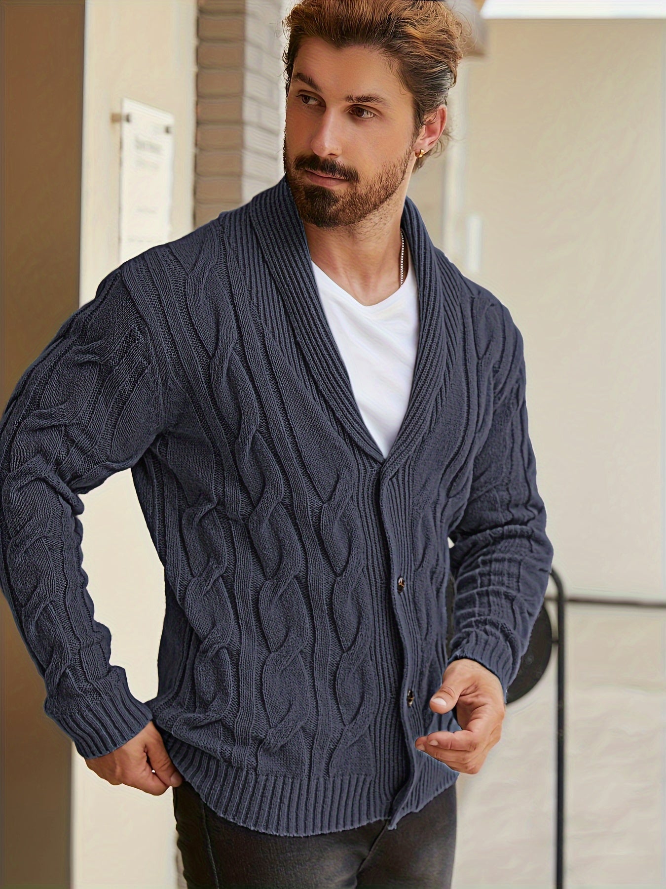 Herren Strickjacke mit Zopfmuster und Knöpfen