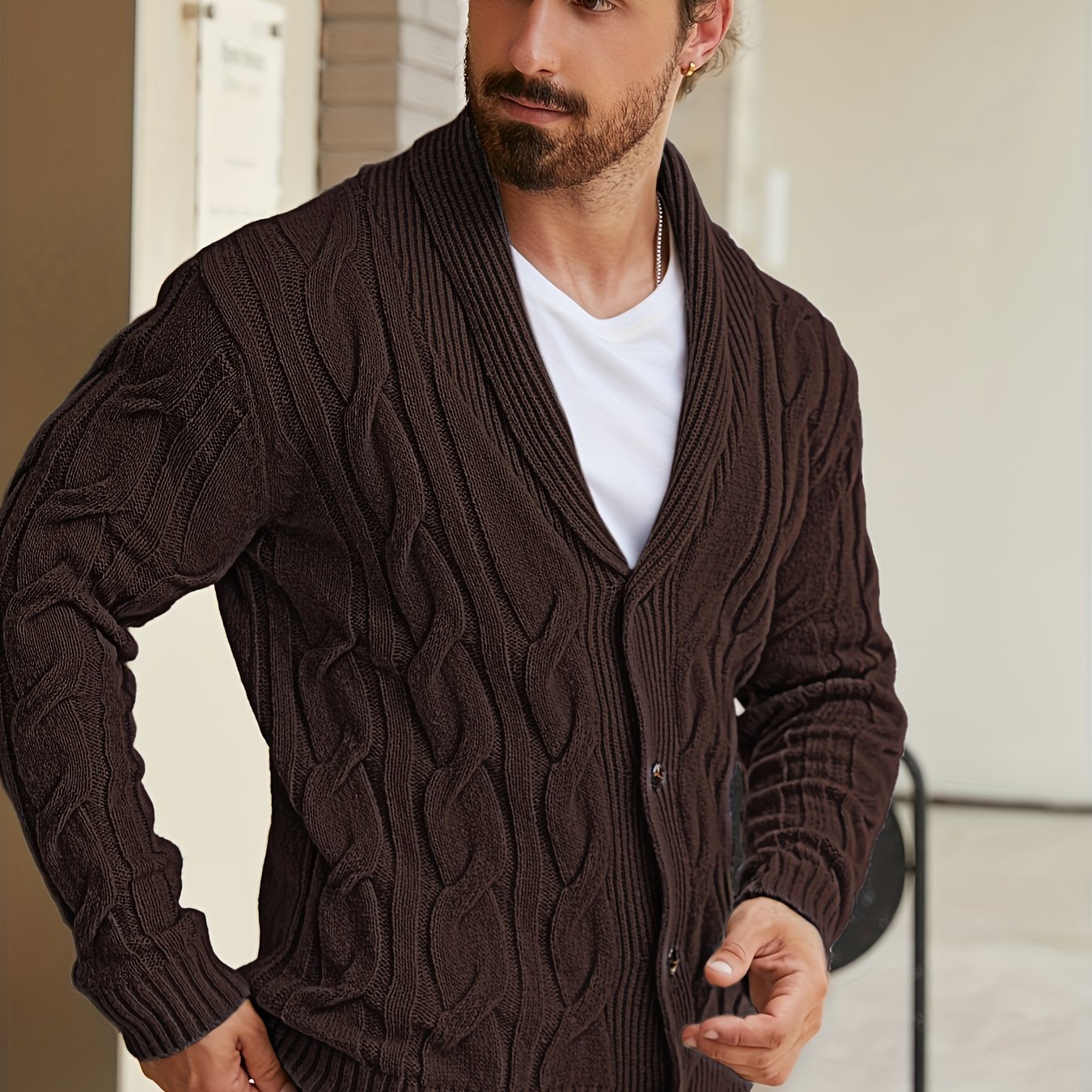 Herren Strickjacke mit Zopfmuster und Knöpfen