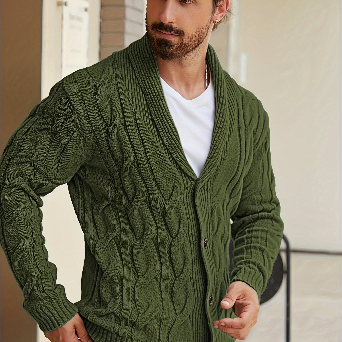 Herren Strickjacke mit Zopfmuster und Knöpfen