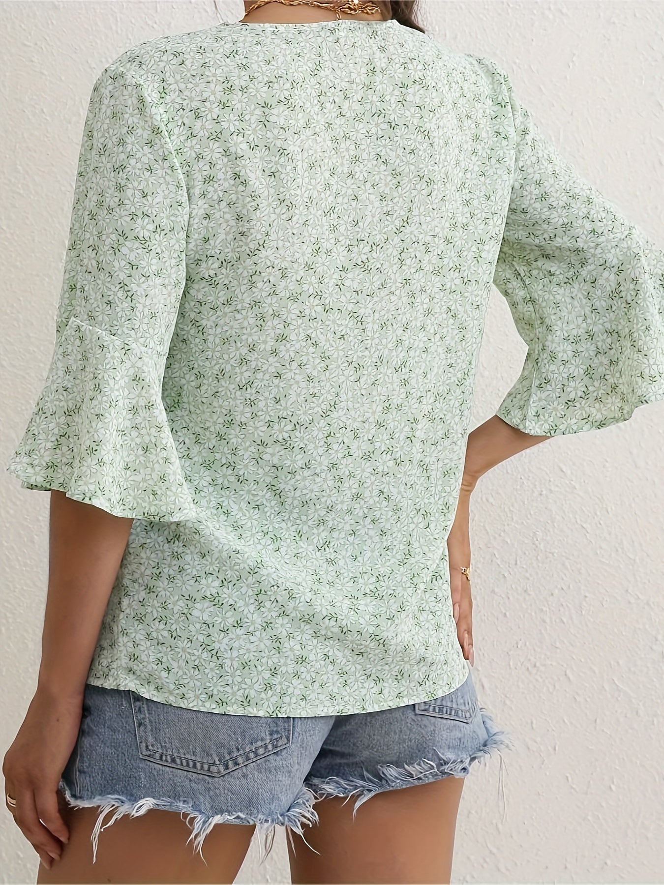 Damen Bluse – Floral V-Ausschnitt & Rüschenärmel Elegant
