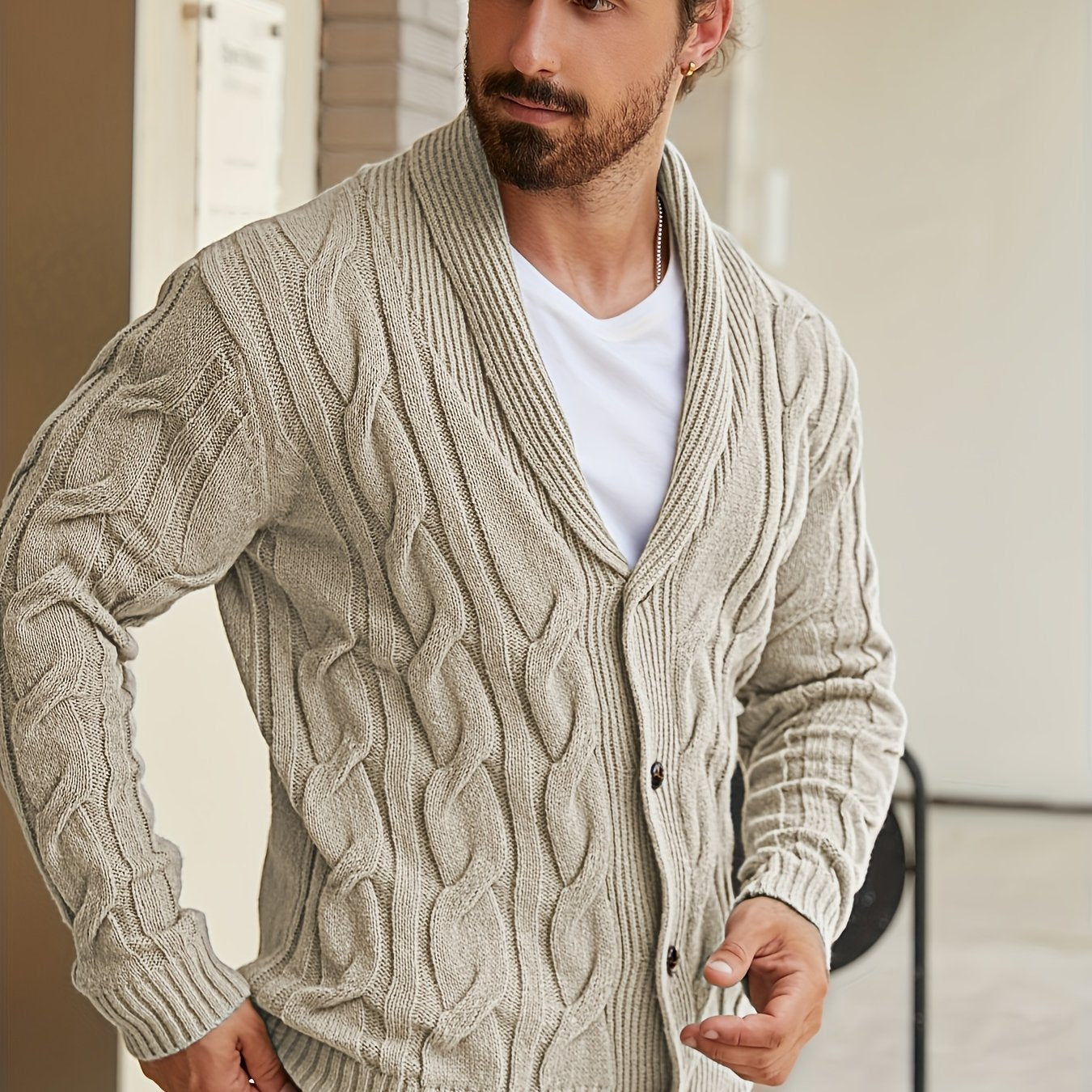 Herren Strickjacke mit Zopfmuster und Knöpfen