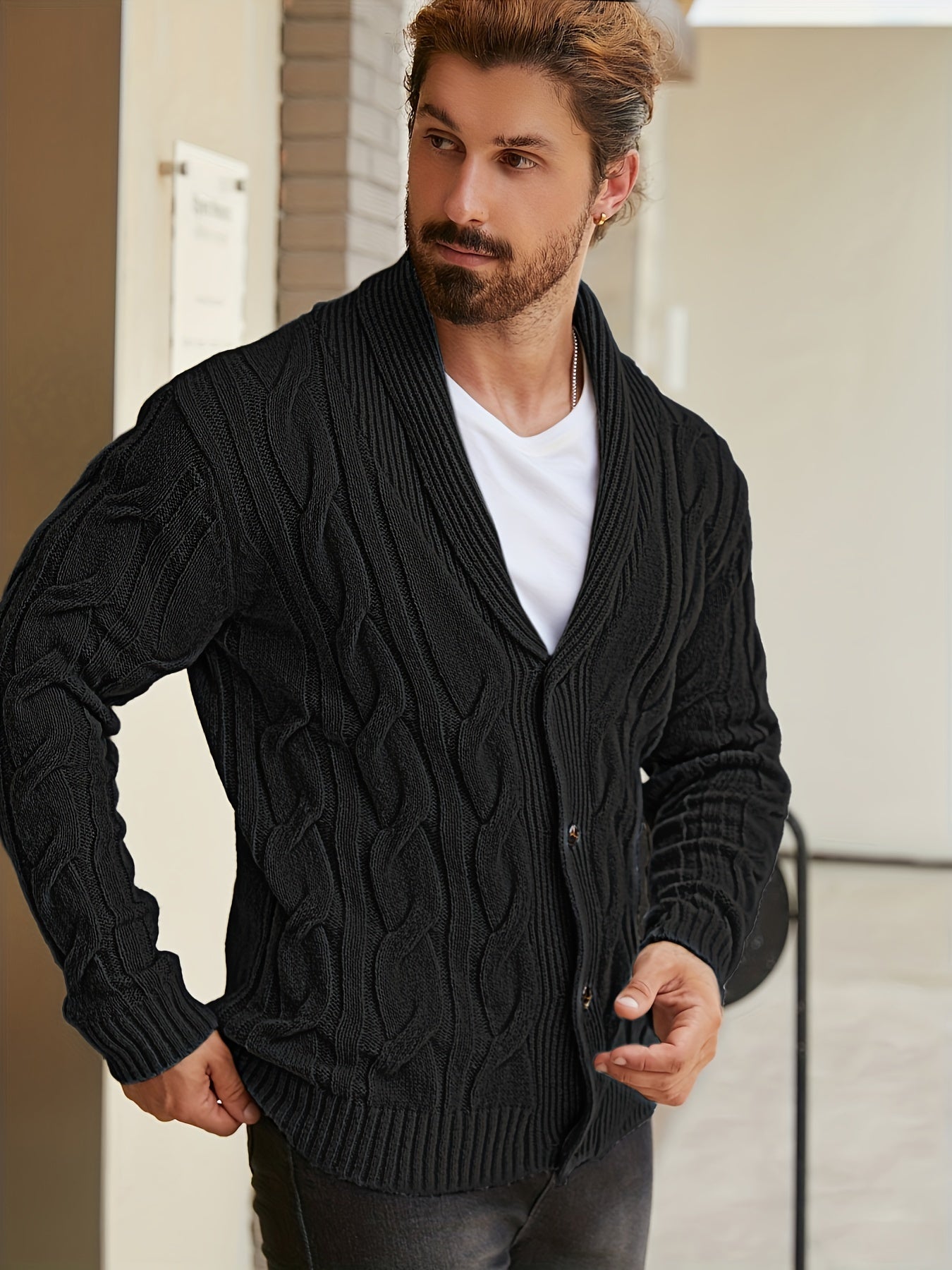 Herren Strickjacke mit Zopfmuster und Knöpfen