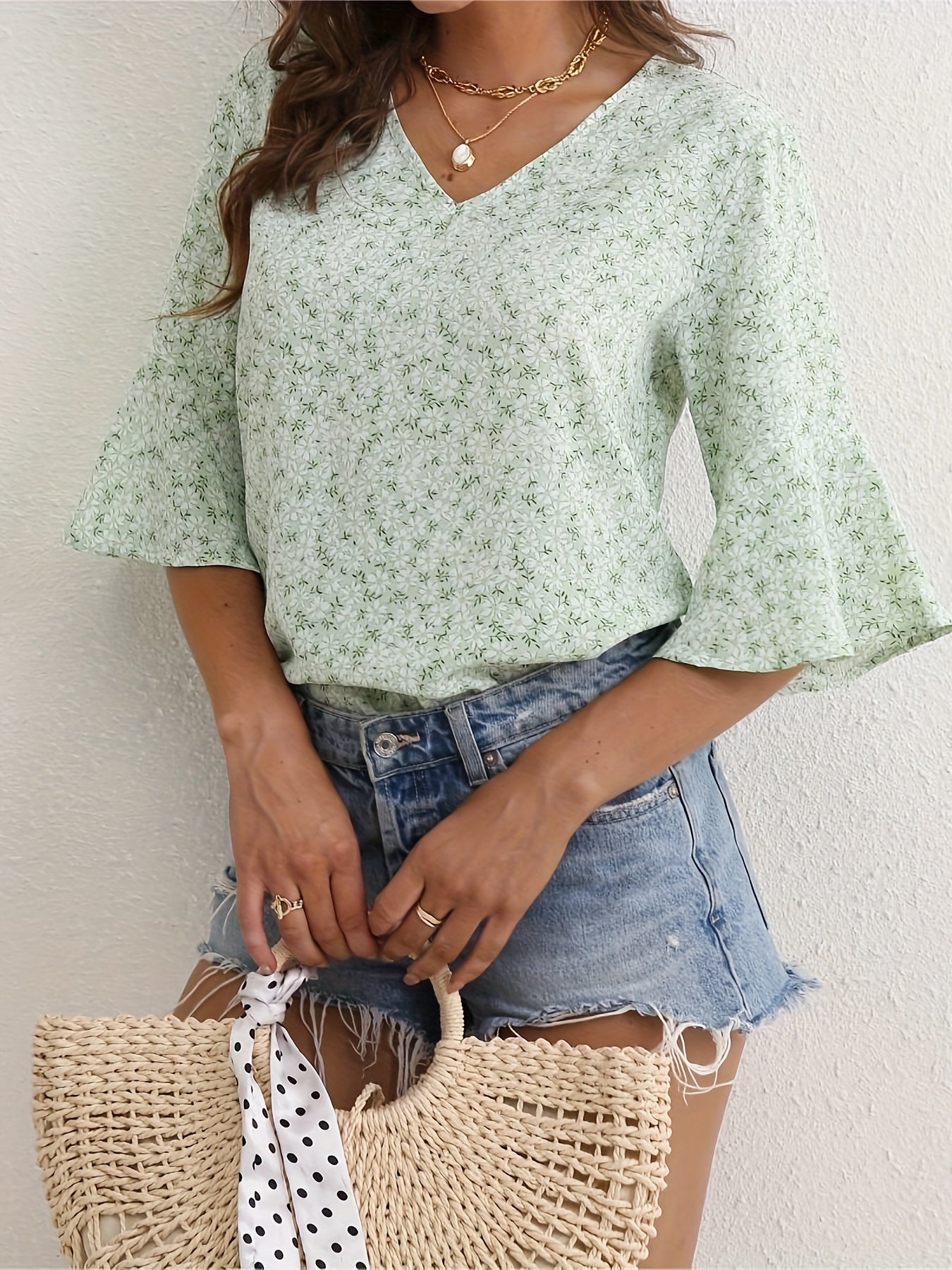 Damen Bluse – Floral V-Ausschnitt & Rüschenärmel Elegant