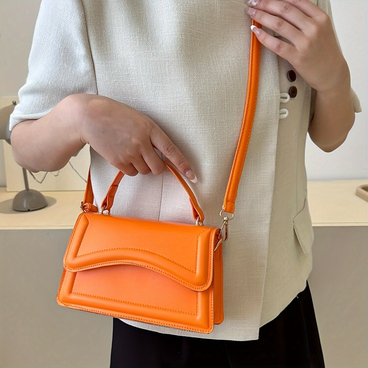 Nerina | Moderne Mini Umhängetasche mit Klappe