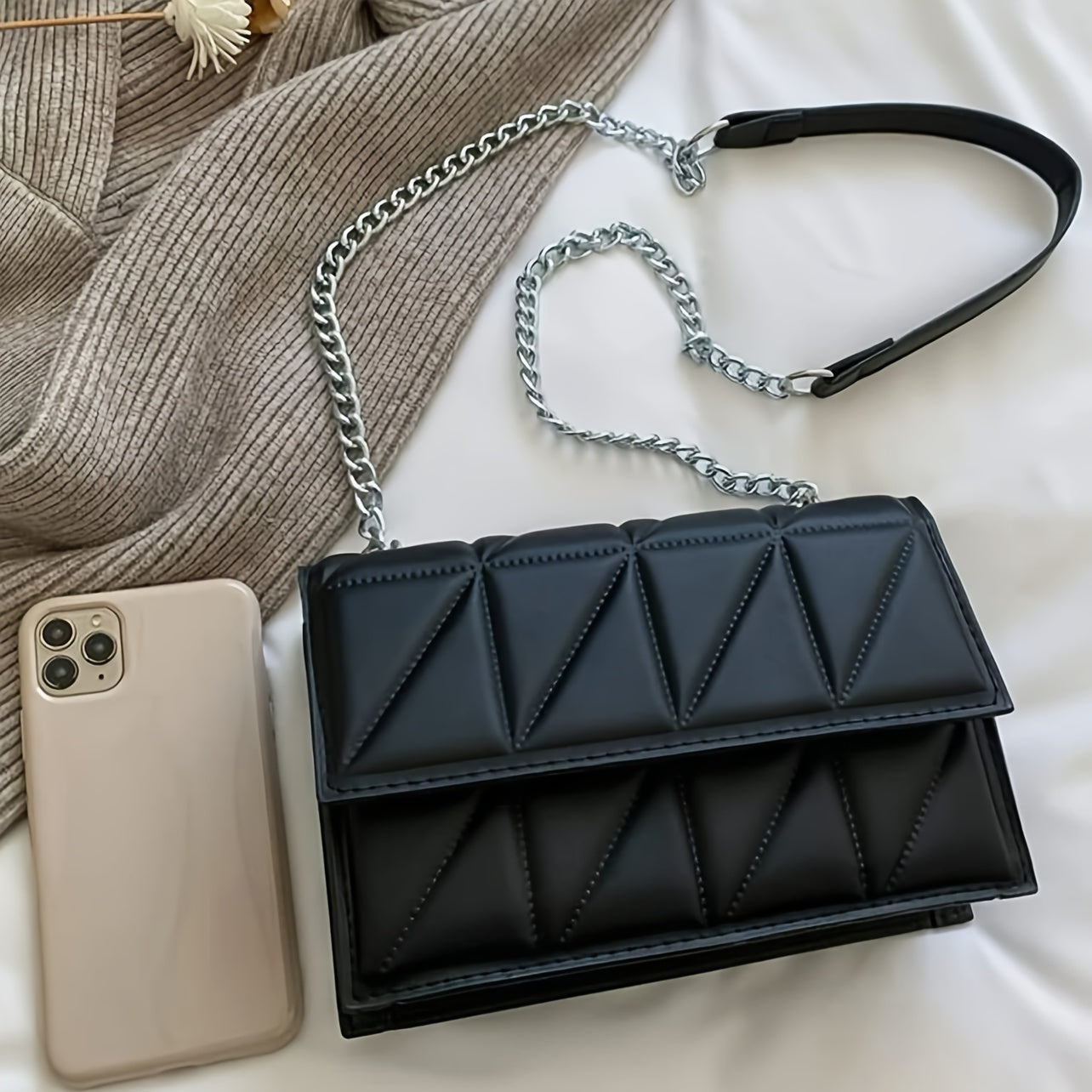 Livia | Elegante Gesteppte Umhängetasche mit Kette