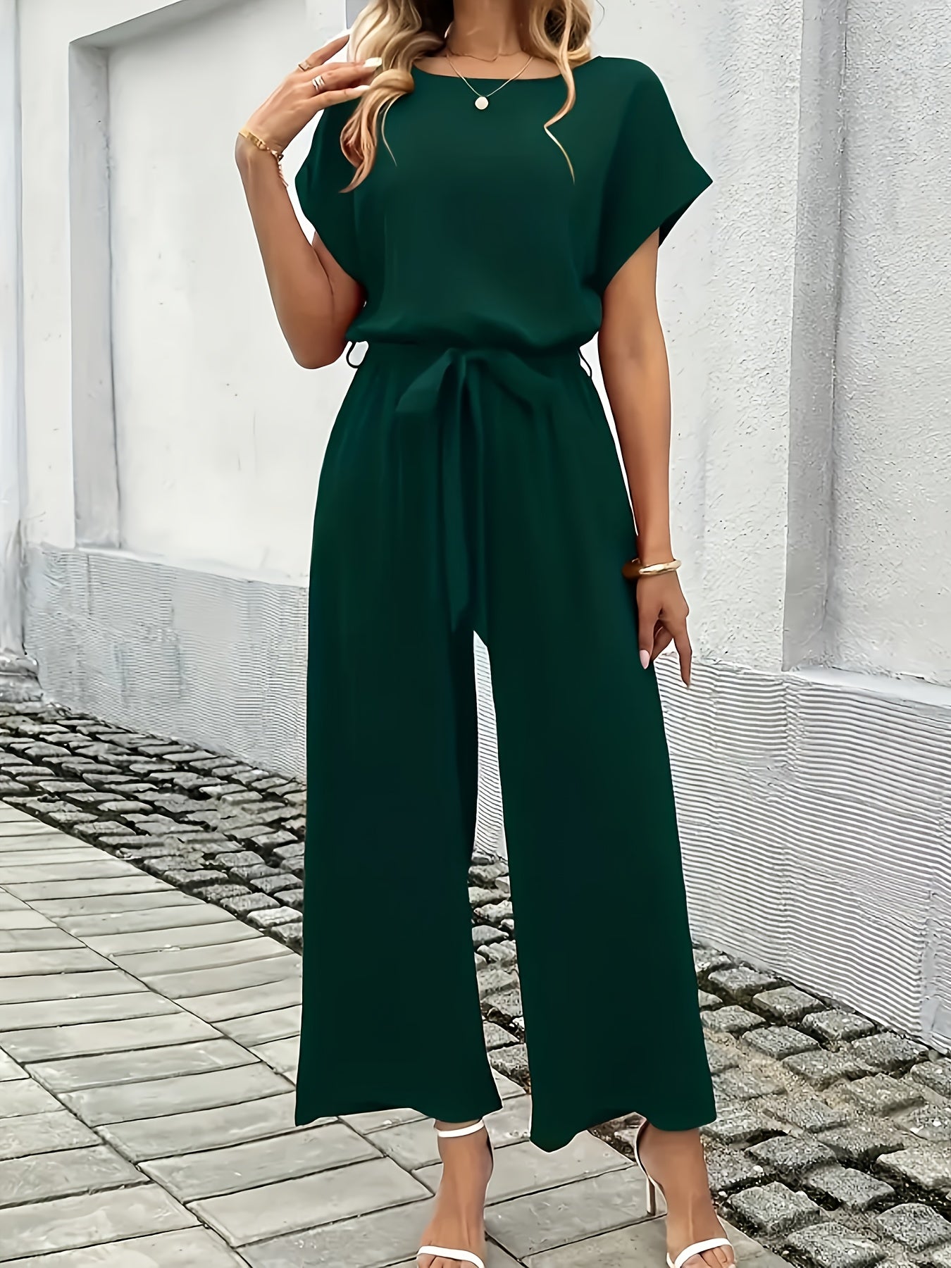 Damen Sommer Jumpsuit mit Rundhals und Gürtel
