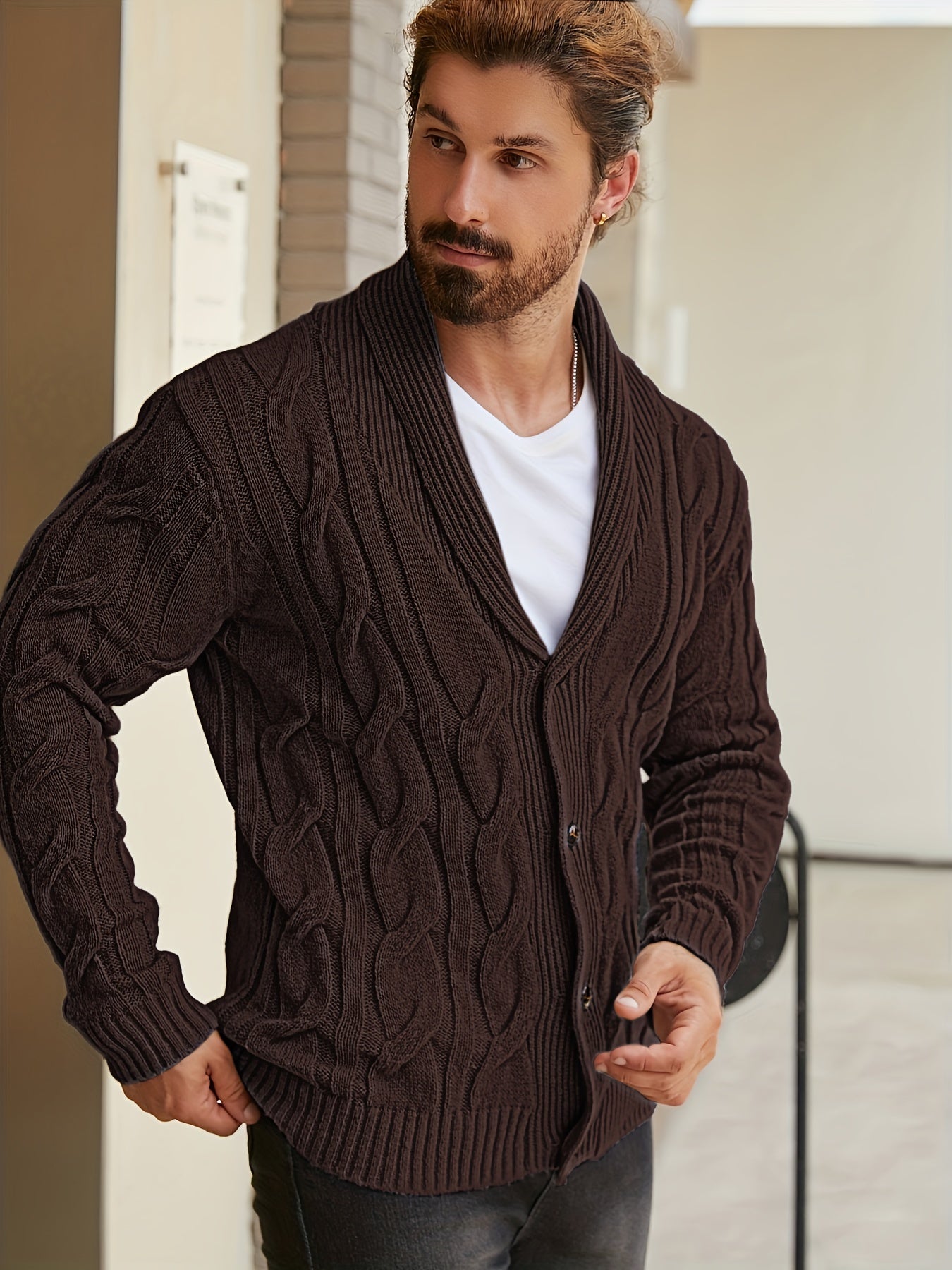 Herren Strickjacke mit Zopfmuster und Knöpfen