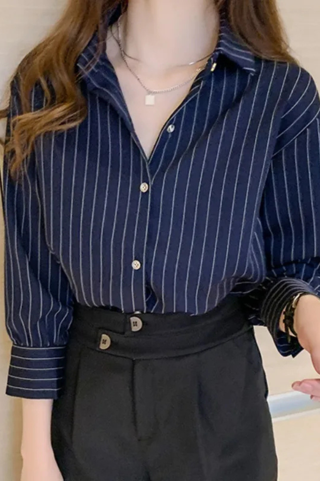 Nella | Damen Bluse – Gestreift & Klassischer Kragen Modern