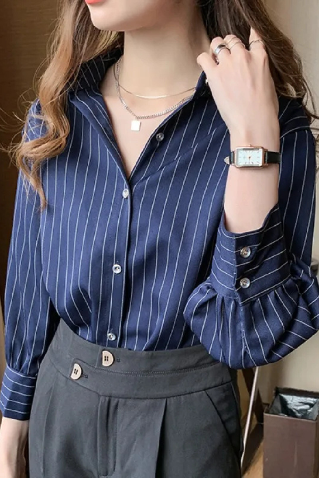Nella | Damen Bluse – Gestreift & Klassischer Kragen Modern
