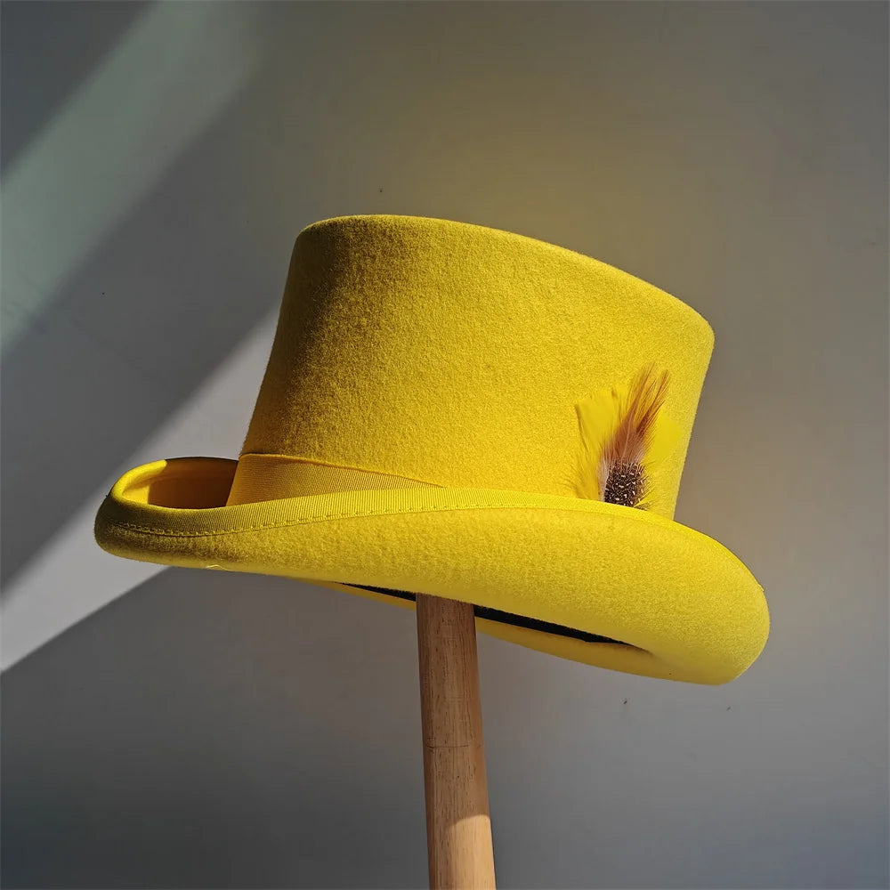 Lila Fedora Hut aus 100% Wolle mit Feder