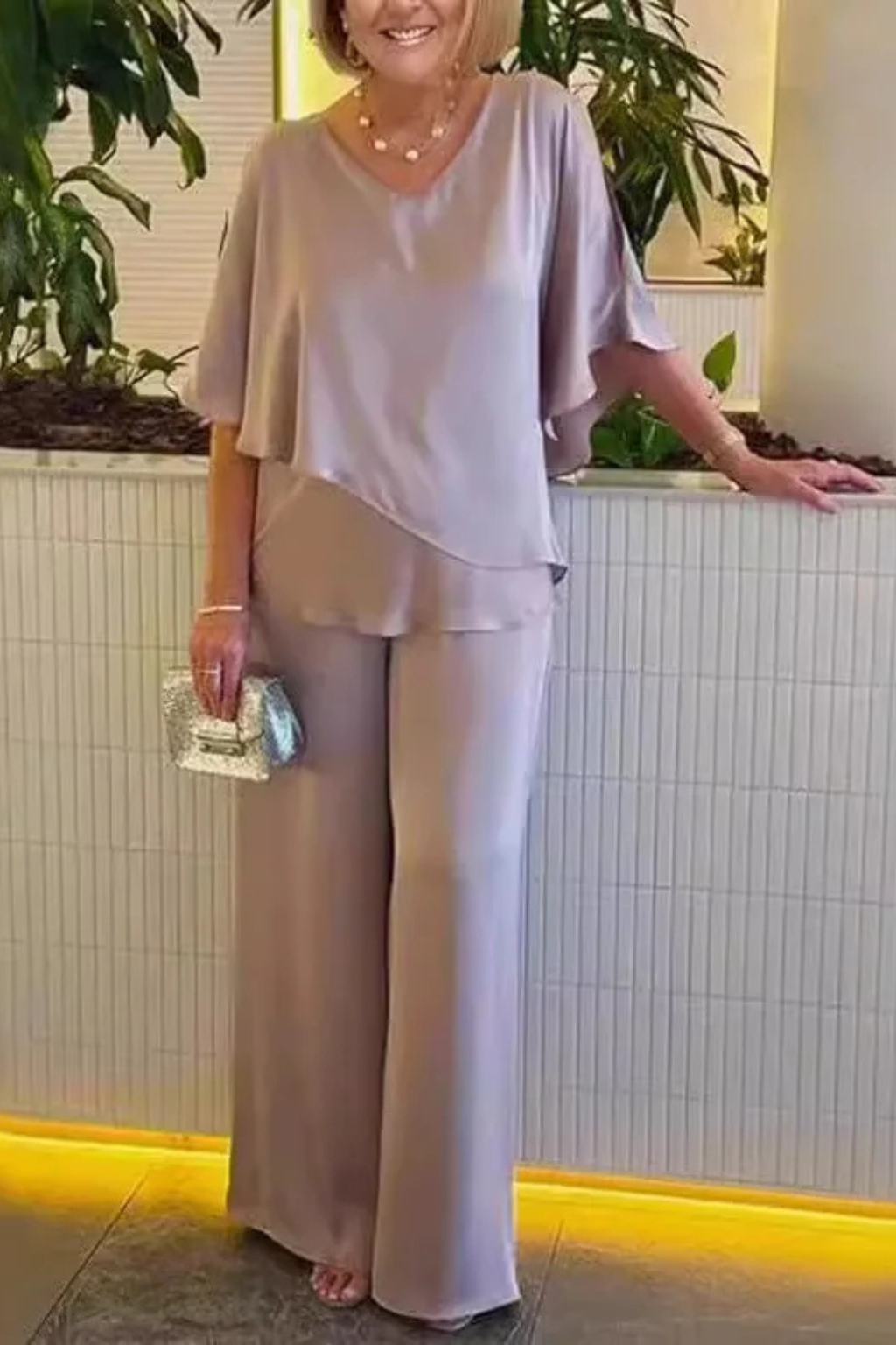 Serena | Damen Zweiteiler – V-Ausschnitt & Weite Hose