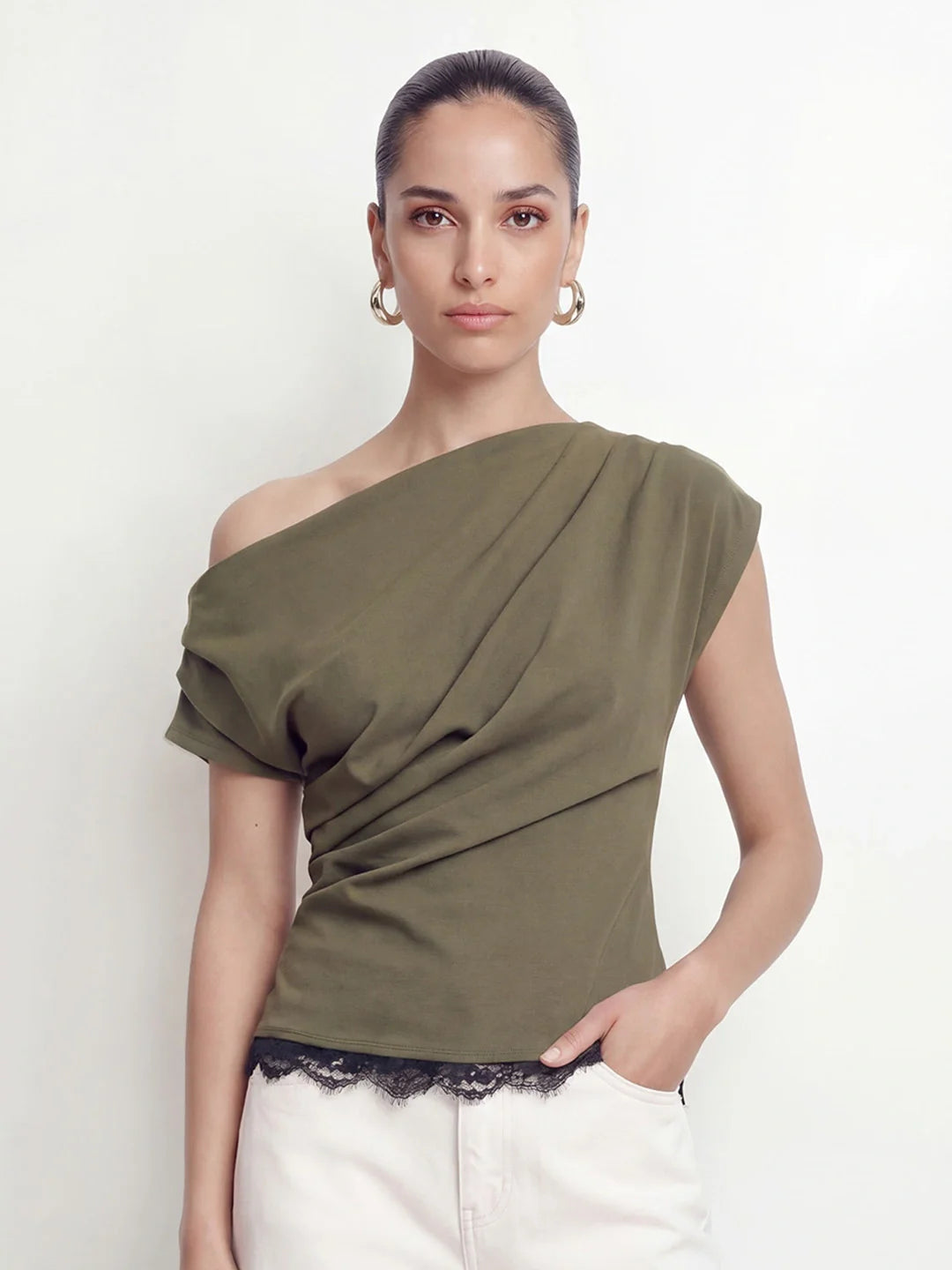 Damen One-Shoulder Top – Gepunktet mit Spitzenbesatz