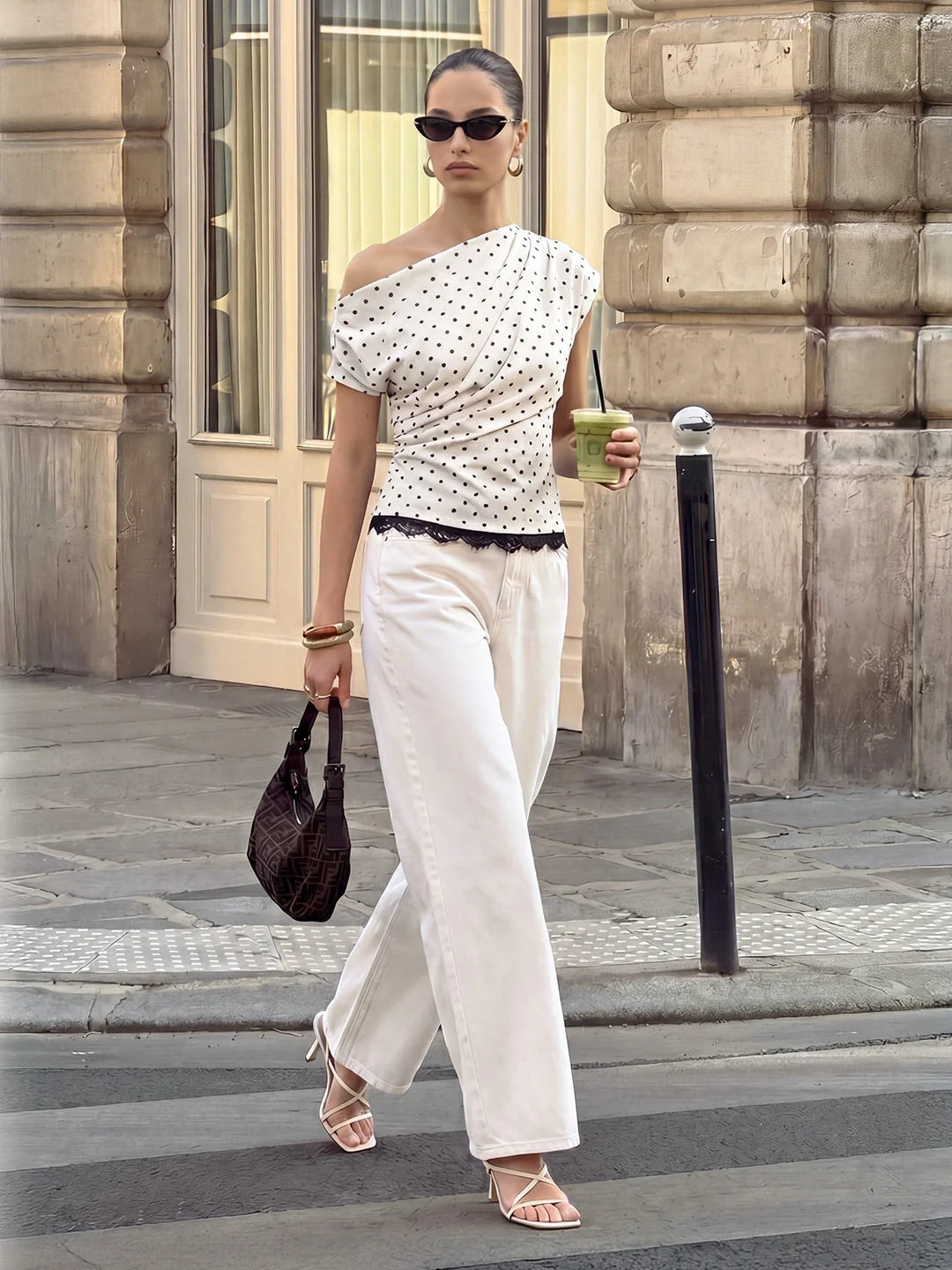 Damen One-Shoulder Top – Gepunktet mit Spitzenbesatz