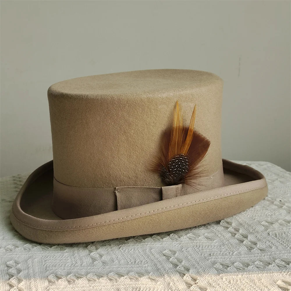 Lila Fedora Hut aus 100% Wolle mit Feder