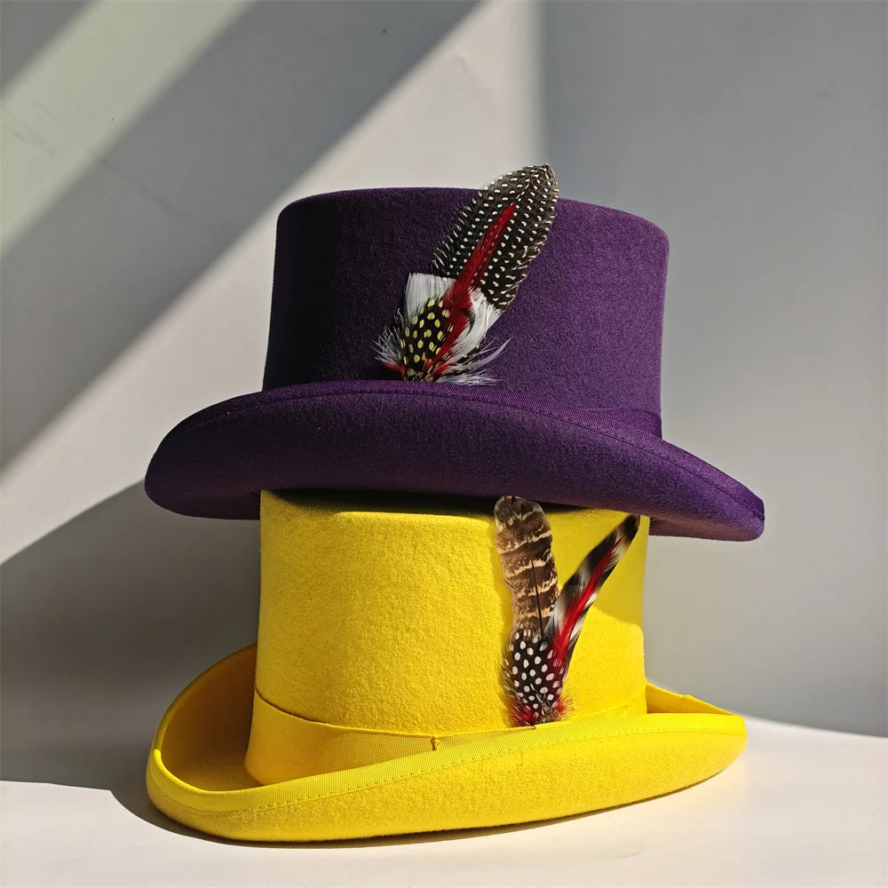 Lila Fedora Hut aus 100% Wolle mit Feder