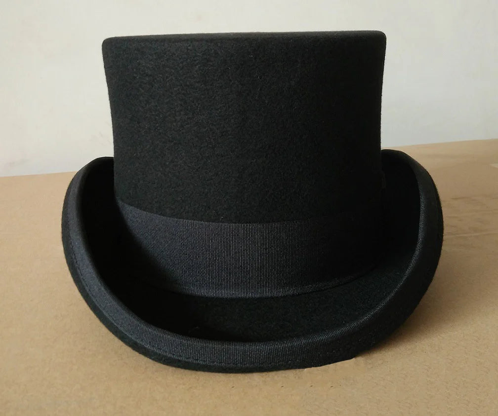 Lila Fedora Hut aus 100% Wolle mit Feder