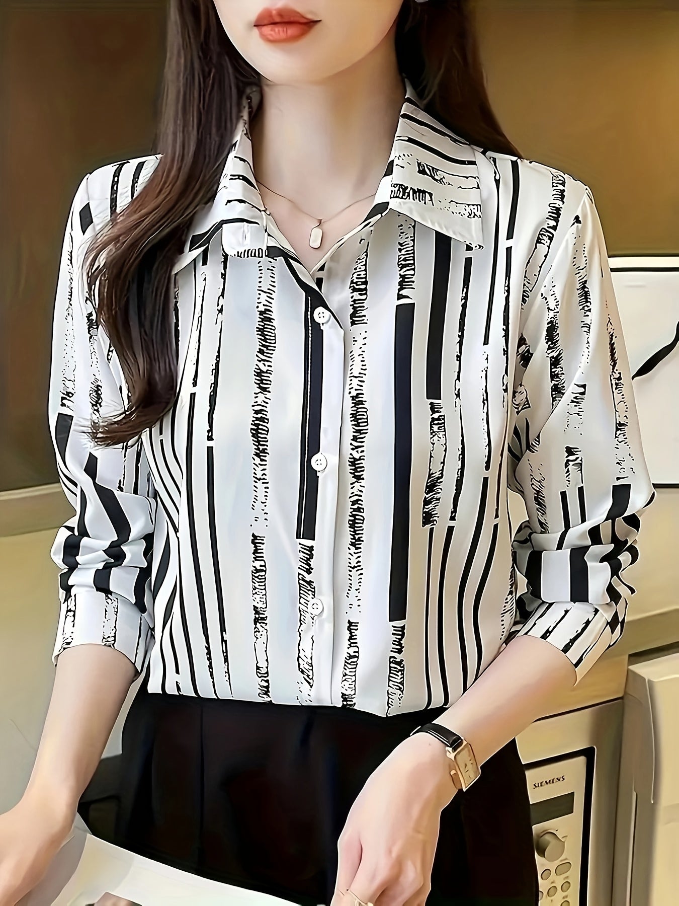 Damen Bluse – Gestreift Schwarz Weiß & Reverskragen Elegant