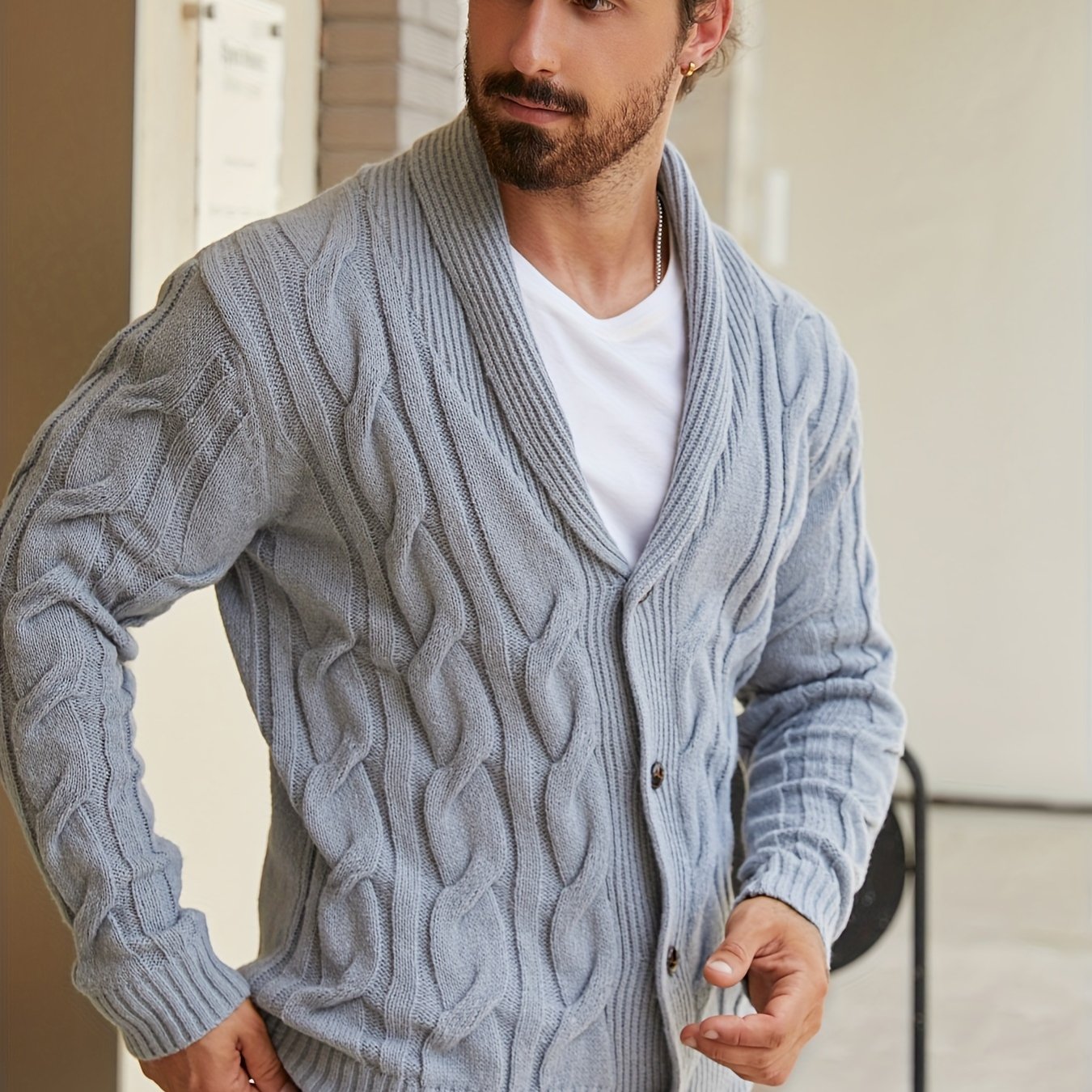 Herren Strickjacke mit Zopfmuster und Knöpfen