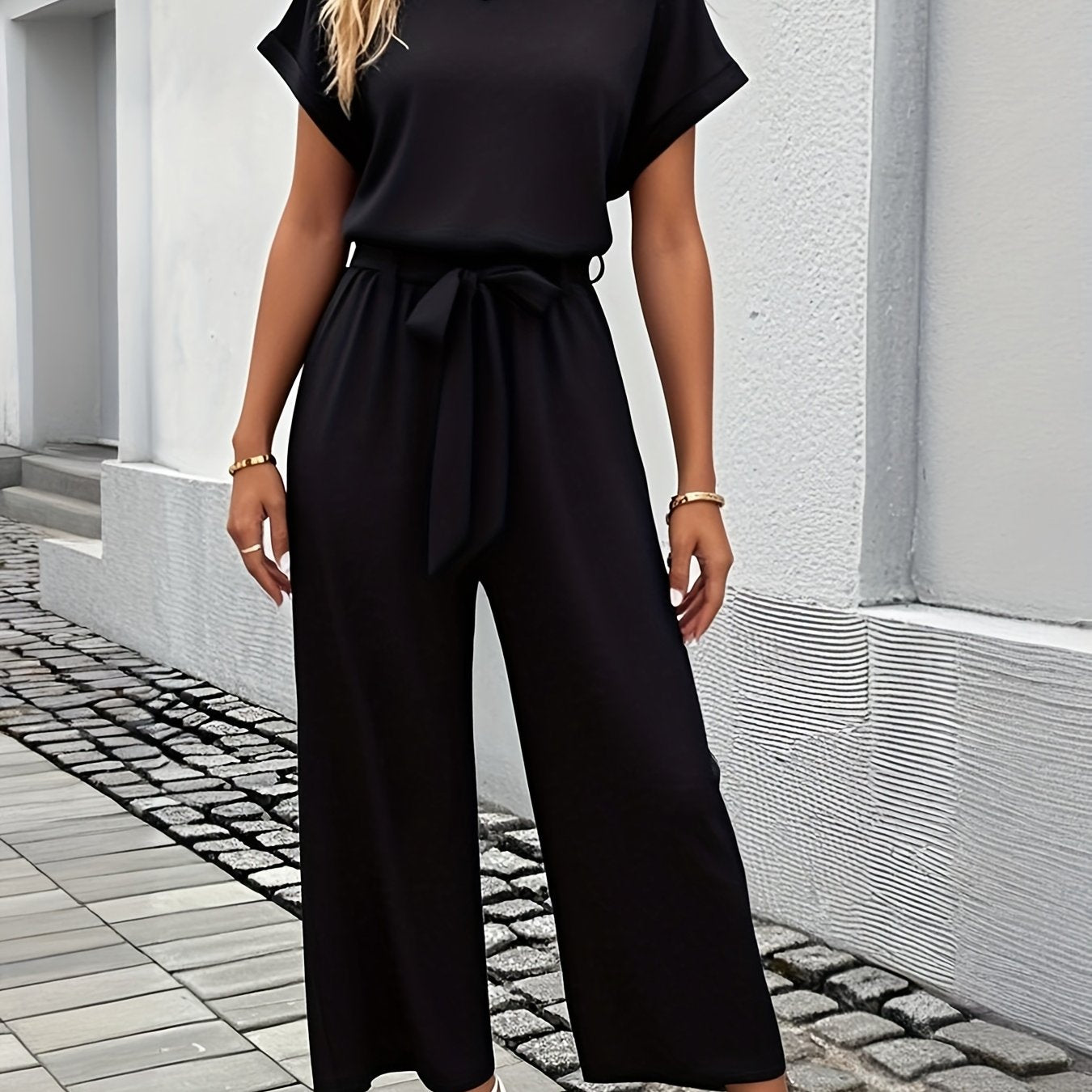 Damen Sommer Jumpsuit mit Rundhals und Gürtel