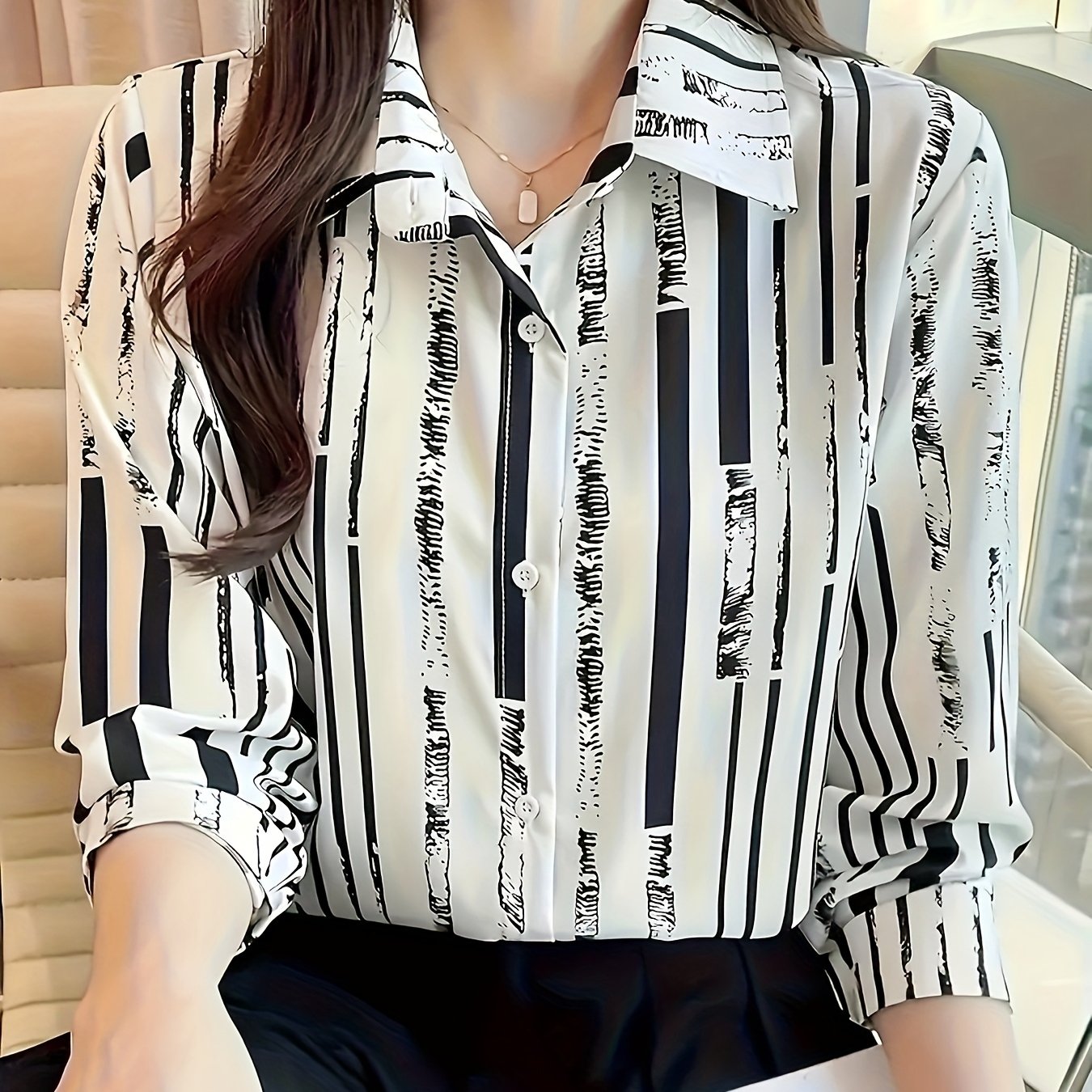 Damen Bluse – Gestreift Schwarz Weiß & Reverskragen Elegant
