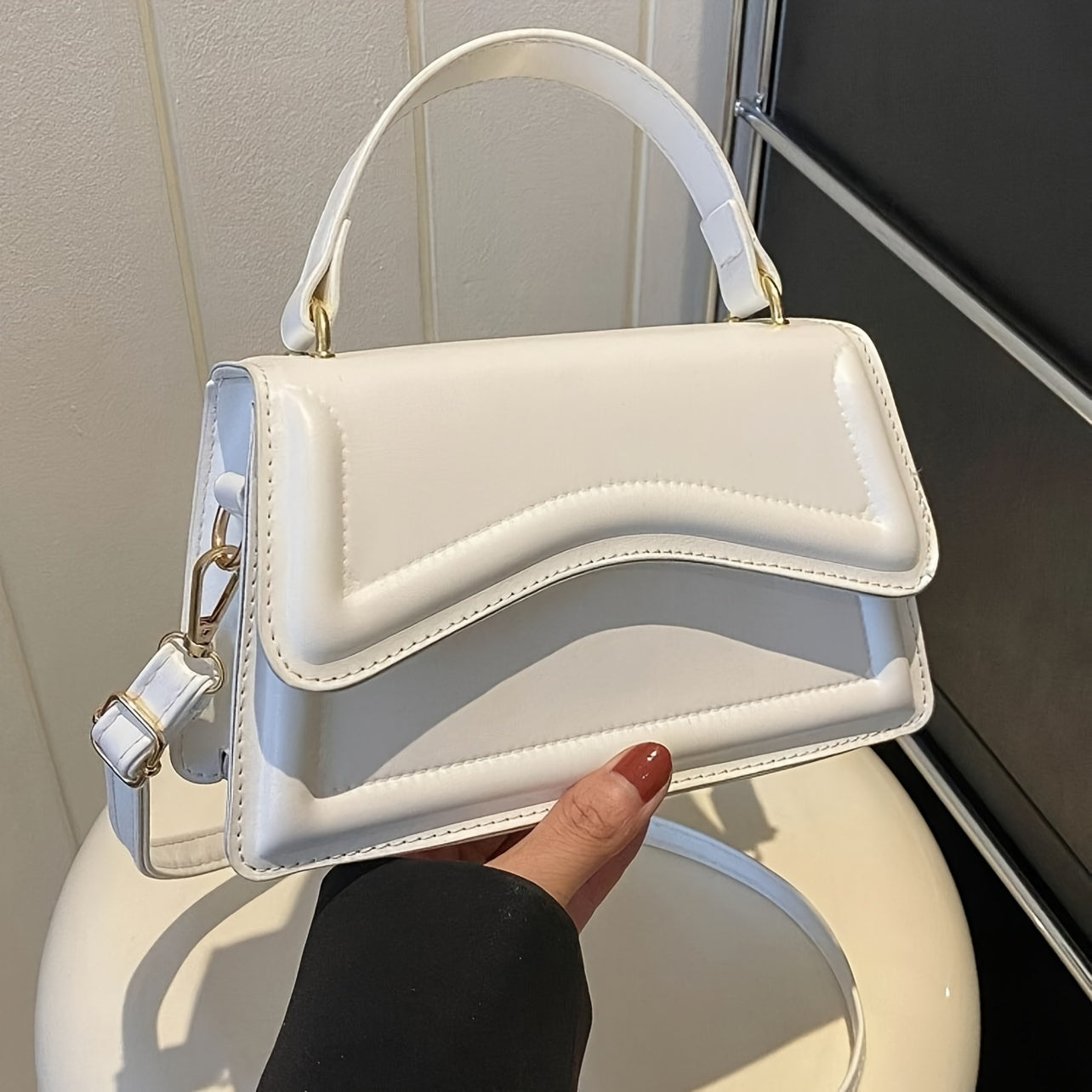 Nerina | Moderne Mini Umhängetasche mit Klappe