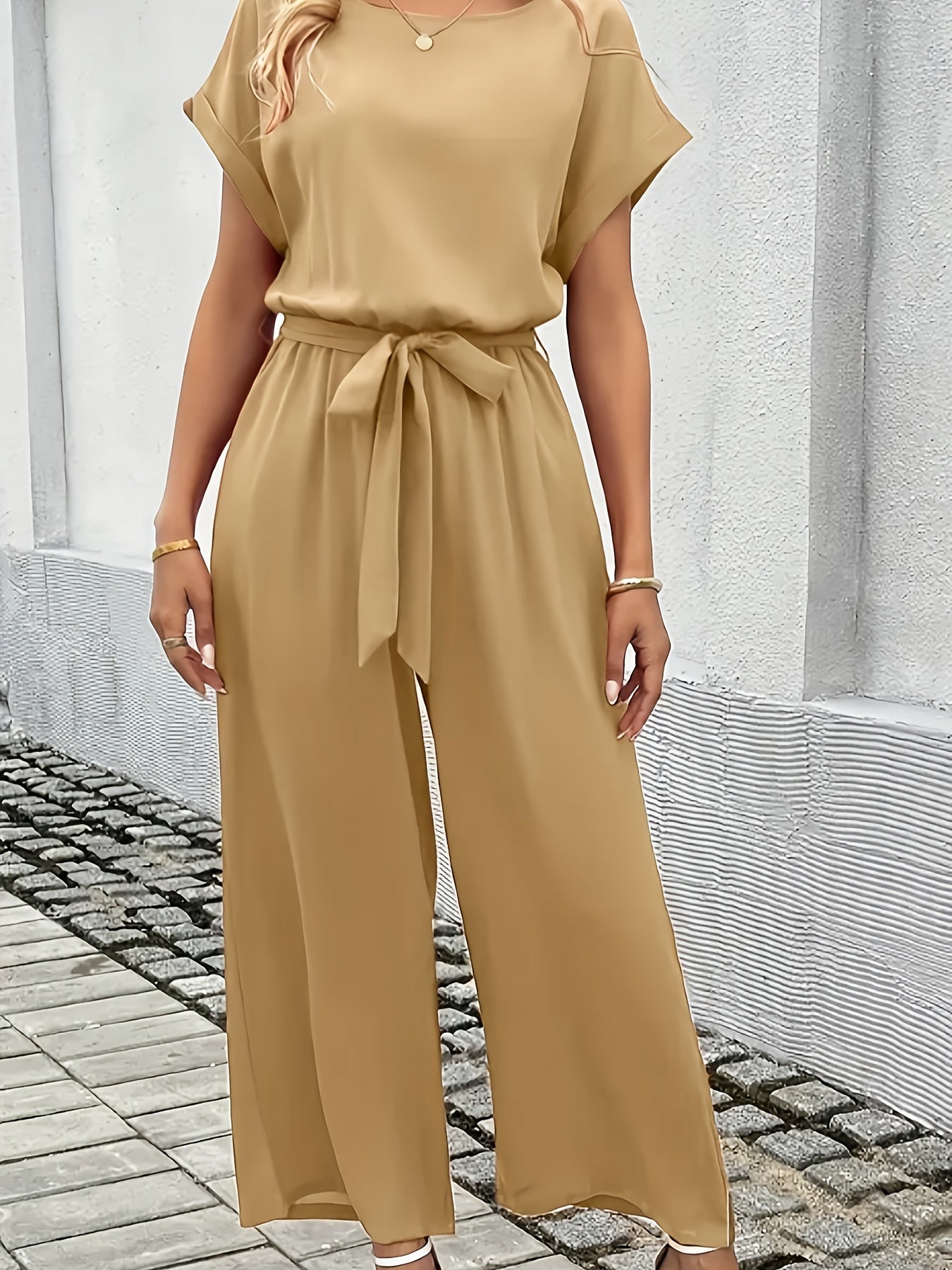 Damen Sommer Jumpsuit mit Rundhals und Gürtel