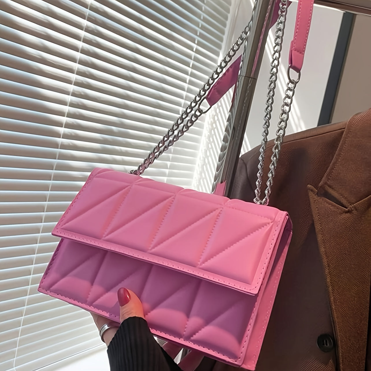 Livia | Elegante Gesteppte Umhängetasche mit Kette